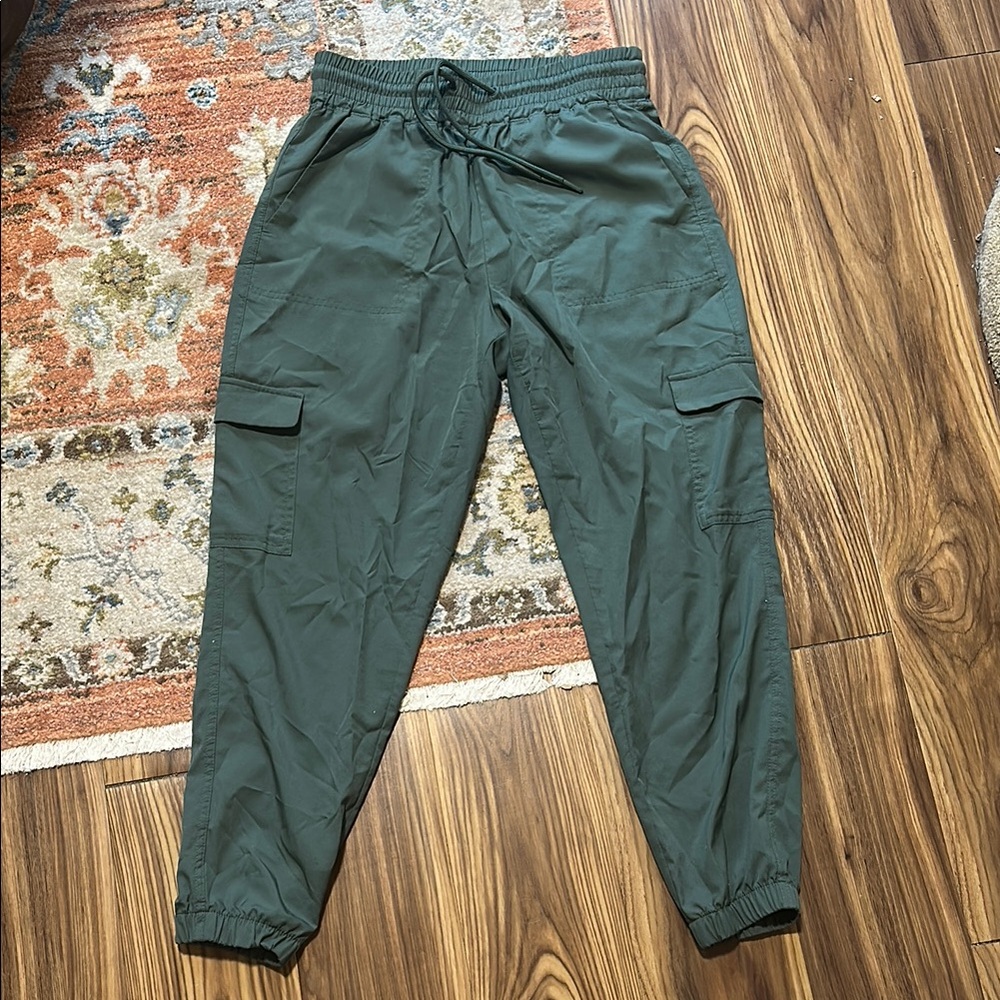 Women’s Green Cargo Pants/ jogger size xs